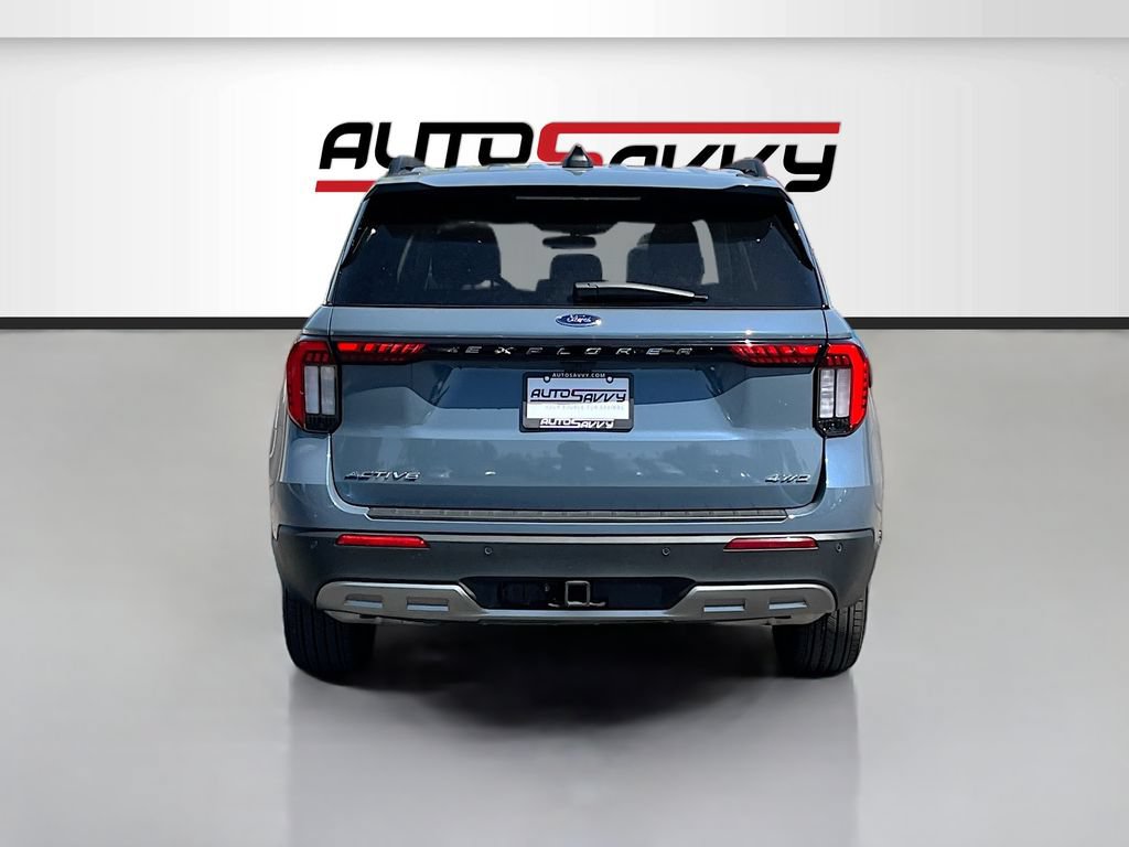 Used 2025 Ford Explorer Active AWD/4WD image 6