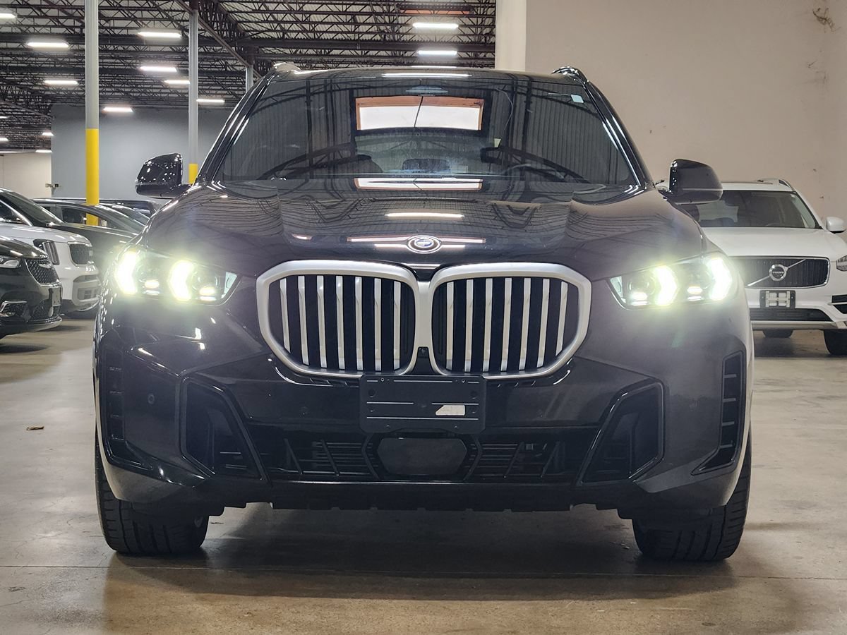 Used 2024 BMW X5 xDrive40i w/ M Sport Package AWD/4WD image 2