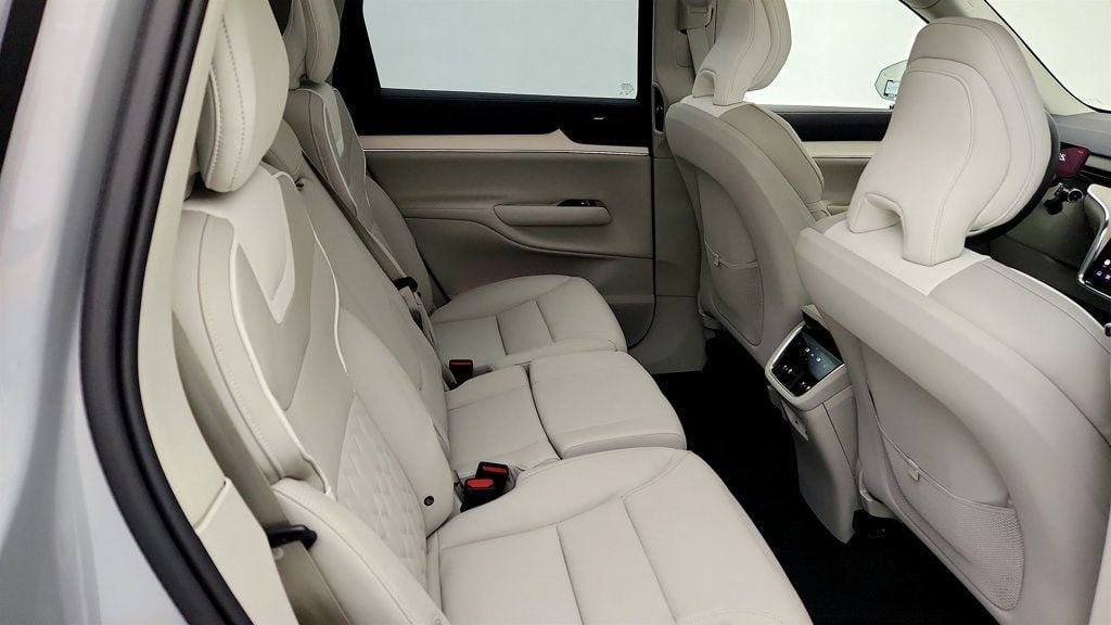Used 2025 Volvo EX90 Ultra AWD/4WD image 23
