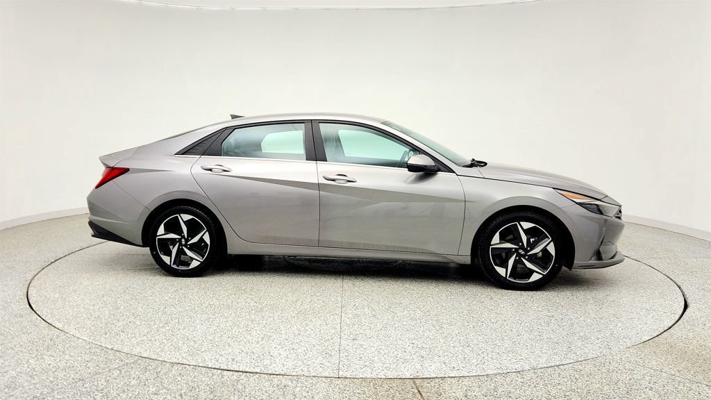 Used 2023 Hyundai Elantra Limited FWD image 4