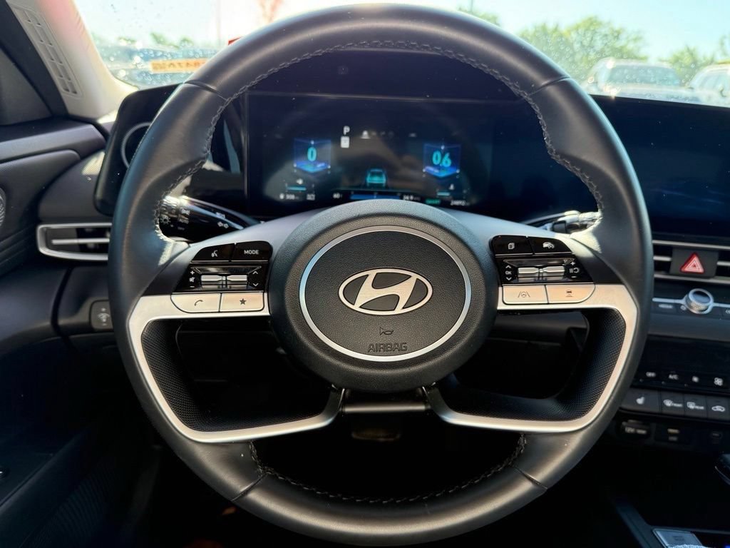 Used 2024 Hyundai Elantra SEL FWD image 13
