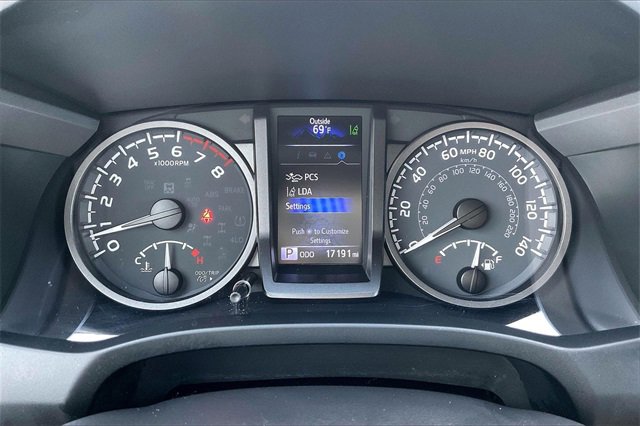 Used 2022 Toyota Tacoma TRD Off-Road image 20