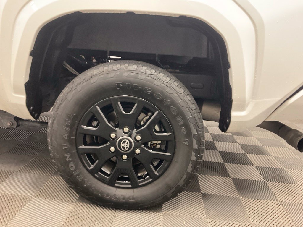 Used 2025 Toyota Tacoma SR5 AWD/4WD image 35