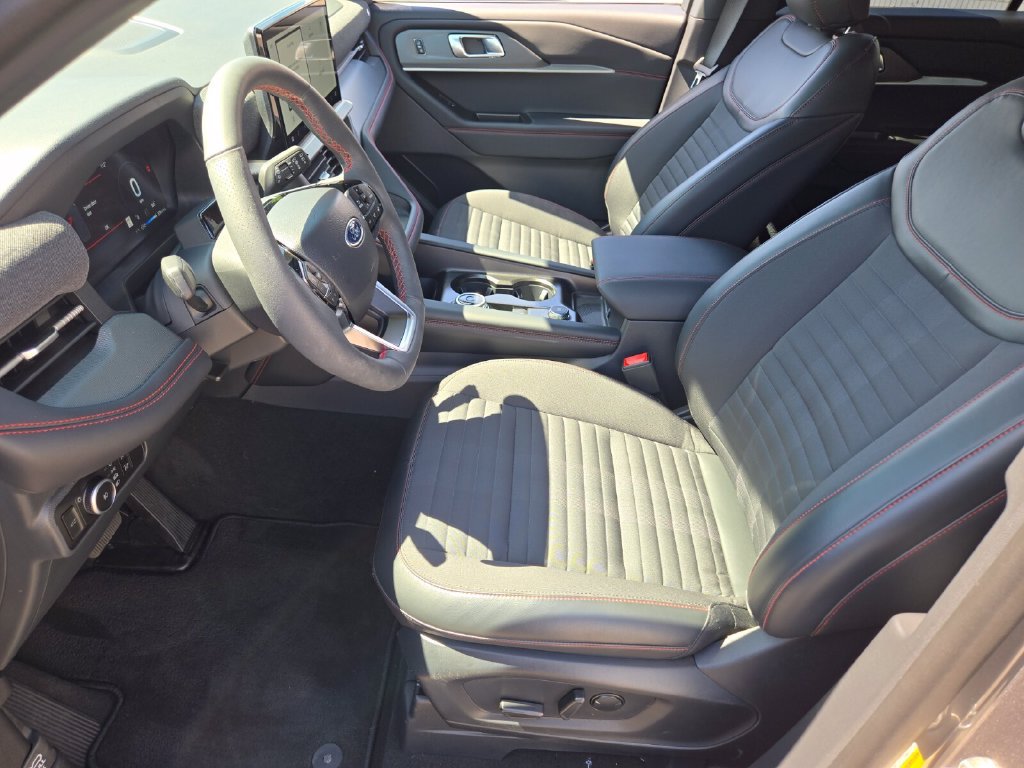 New 2026 Ford Explorer ST-Line w/ ST-Line Street Pack RWD image 9