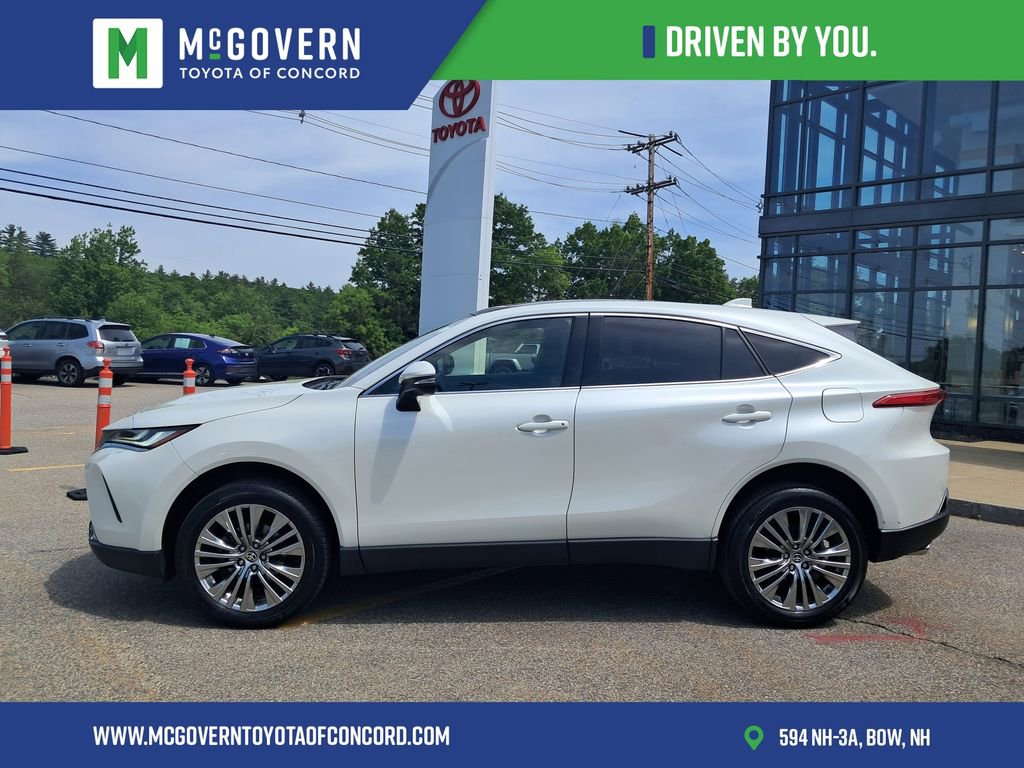 Used 2022 Toyota Venza AWD/4WD image 2