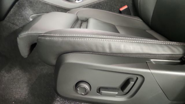 Certified 2026 Volvo XC40 B5 Ultra w/ Climate Package AWD/4WD image 14