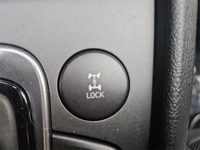 Used 2022 Hyundai Kona Limited image 34