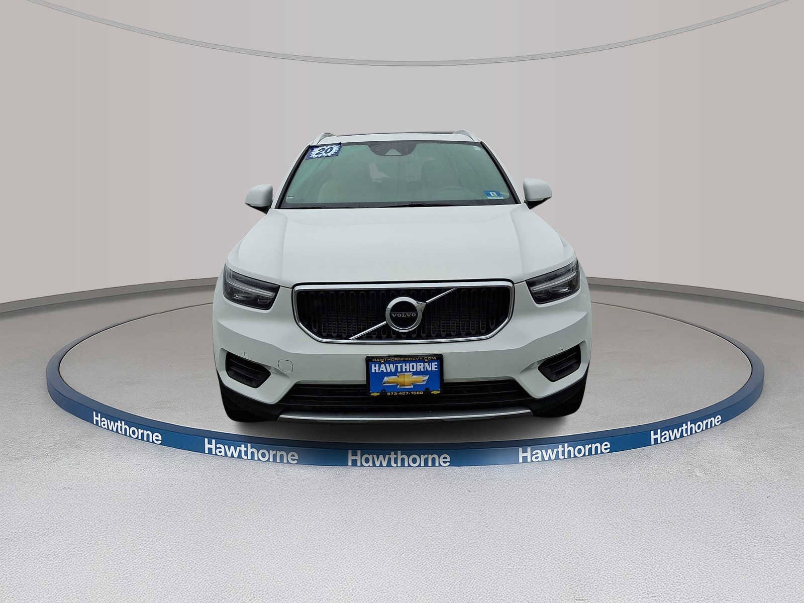 Used 2020 Volvo XC40 T5 Momentum image 2