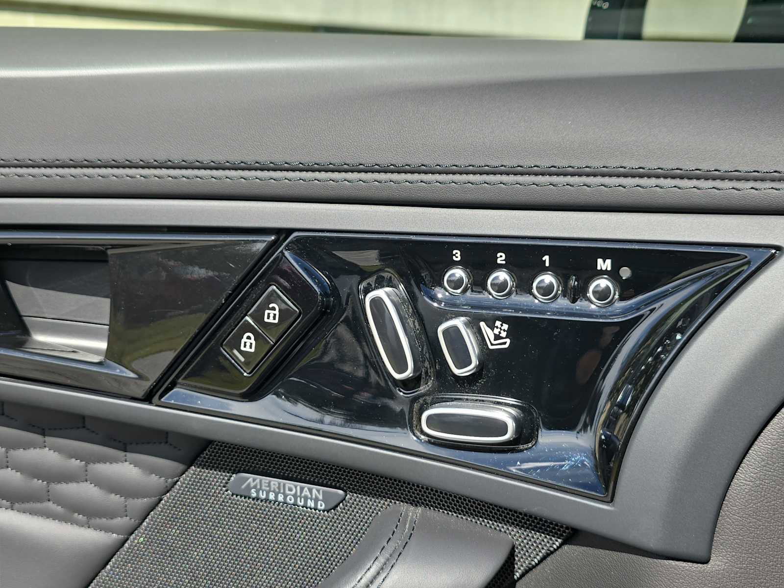 Used 2024 Jaguar F-TYPE R image 18