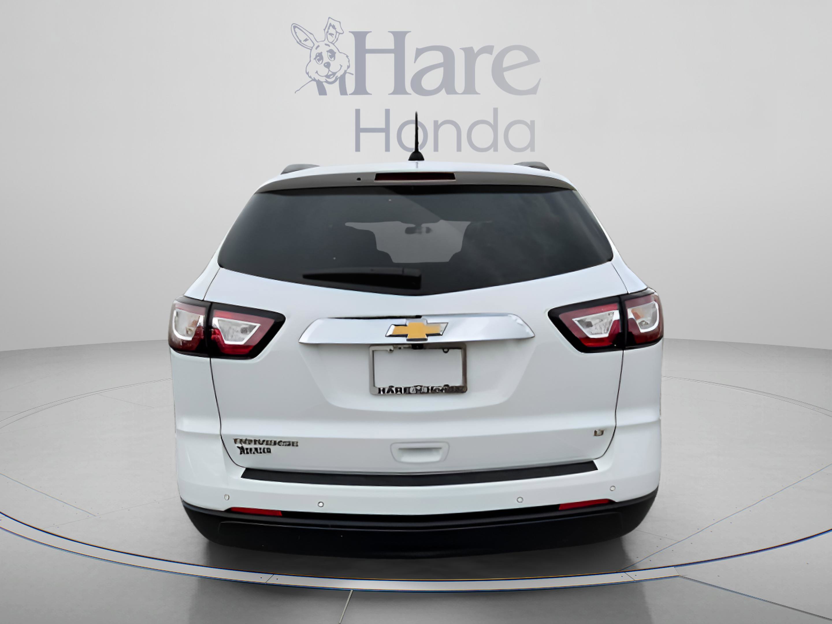 Used 2017 Chevrolet Traverse LT w/ Style and Technology Package FWD image 4