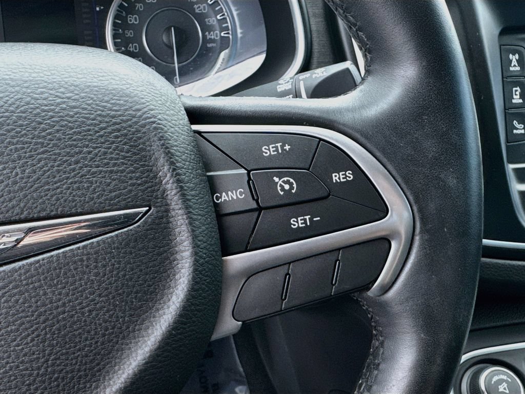 Used 2015 Chrysler 200 Limited w/ Convenience Group FWD image 9