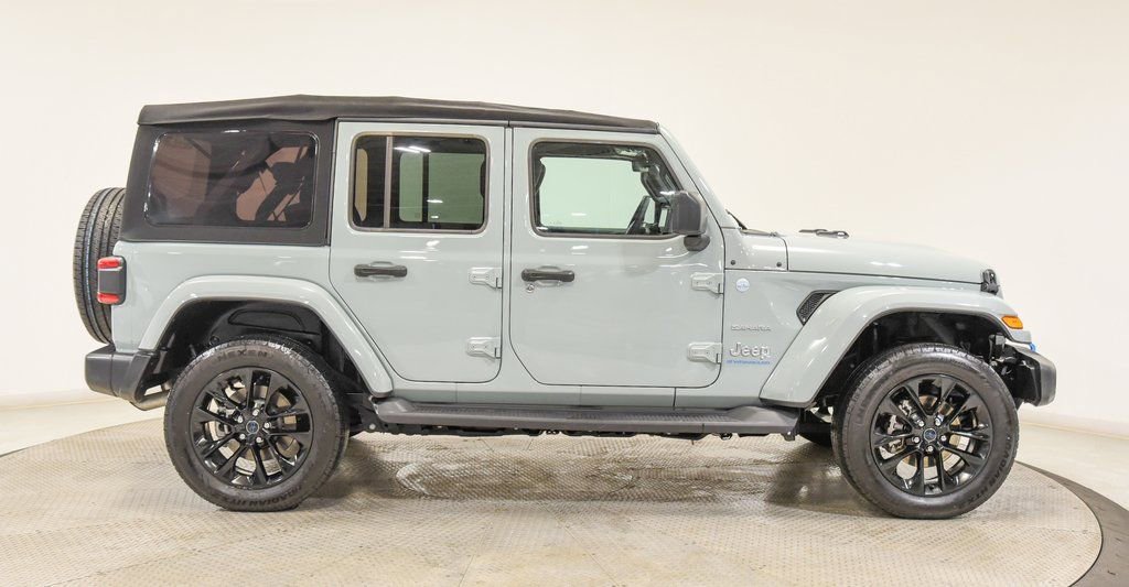 Used 2024 Jeep Wrangler Unlimited Sahara w/ Technology Group image 12