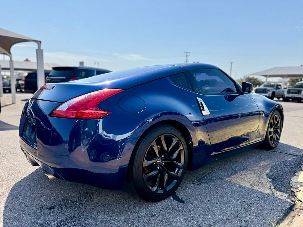 Used 2017 Nissan 370Z Coupe RWD image 4