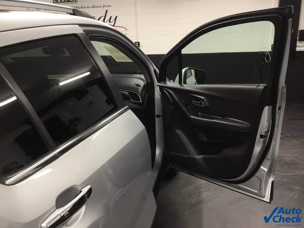 Used 2017 Chevrolet Trax LT w/ Driver Confidence Package image 39
