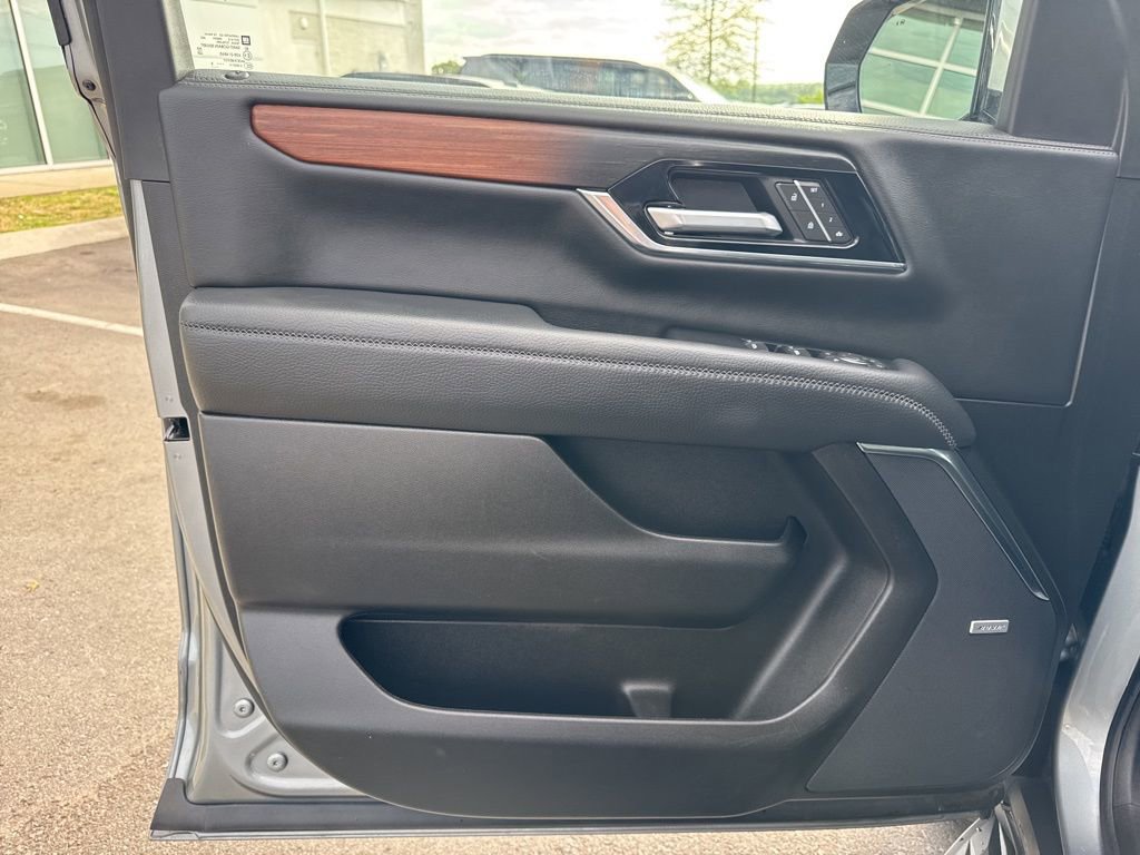 Used 2025 GMC Yukon Denali AWD/4WD image 10