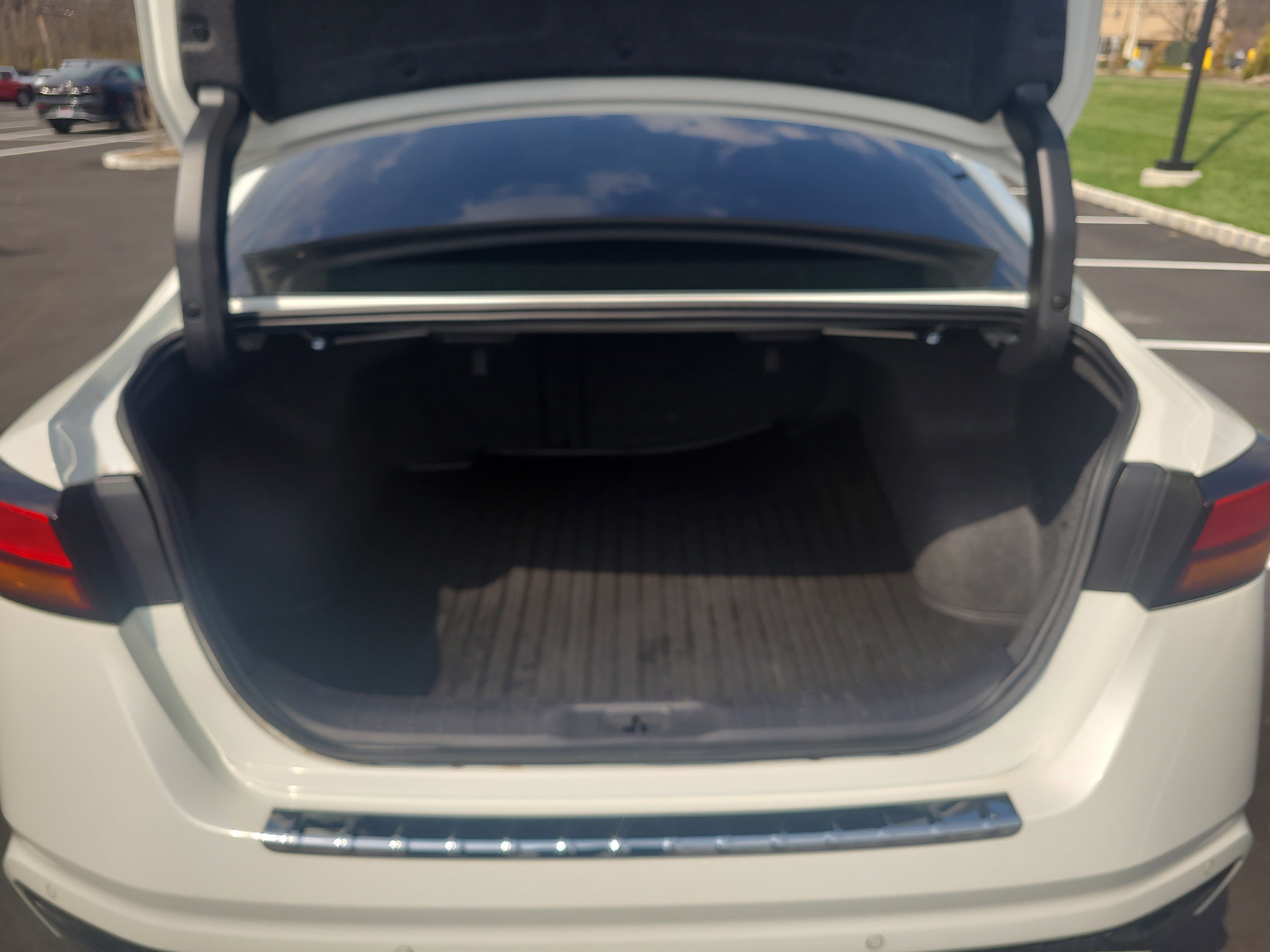 Used 2022 Nissan Altima 2.5 Platinum image 32