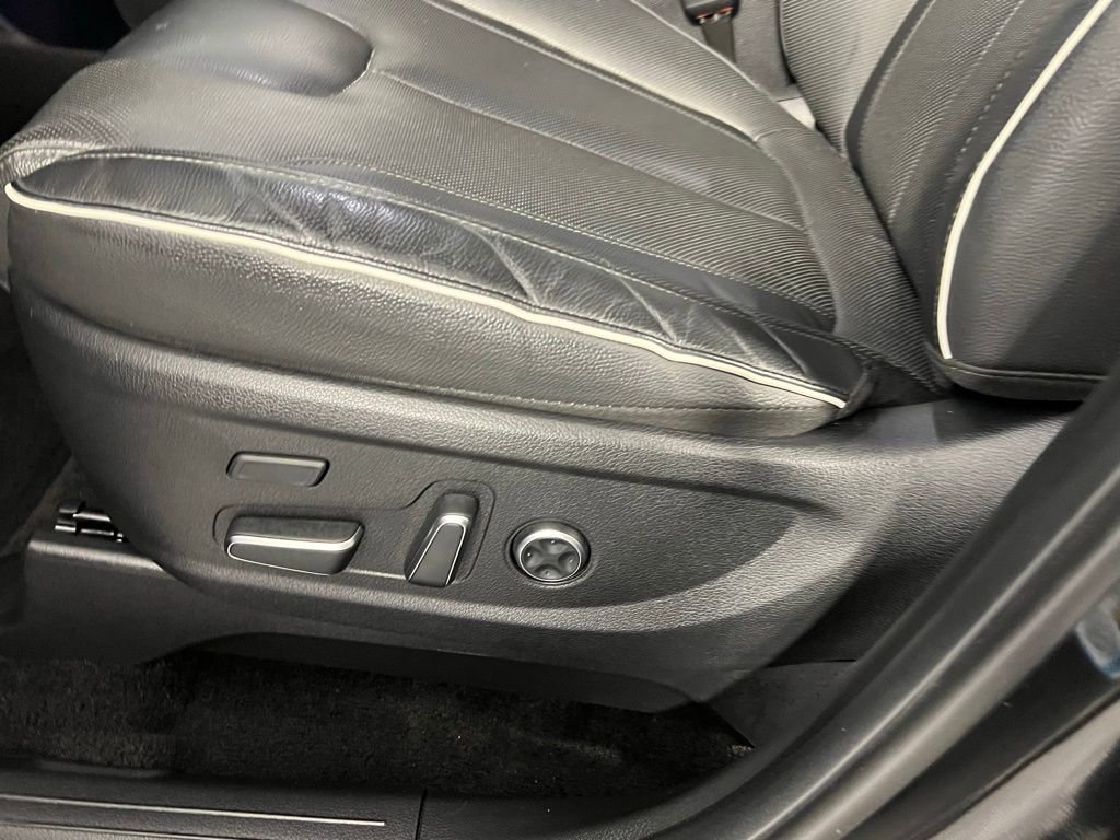 Used 2023 Hyundai Palisade Limited w/ Winter Package image 24