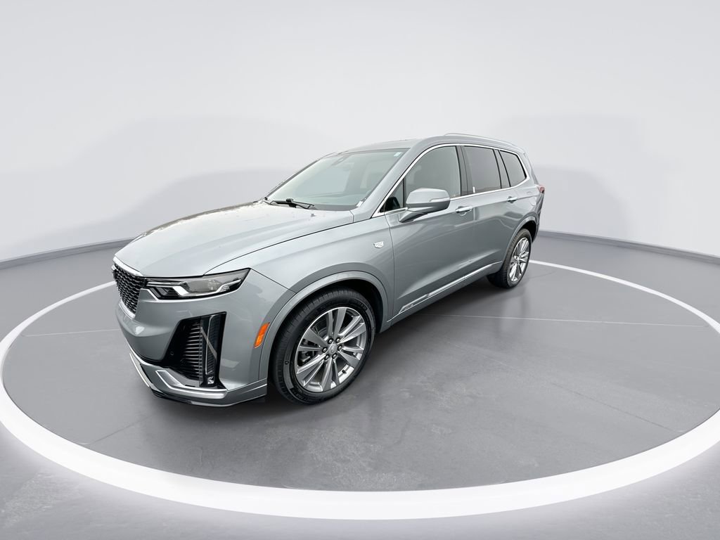 Used 2025 Cadillac XT6 Premium Luxury FWD image 4