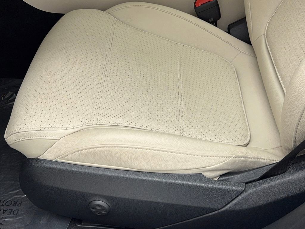 Used 2024 Mercedes-Benz C 300 4MATIC Sedan image 40