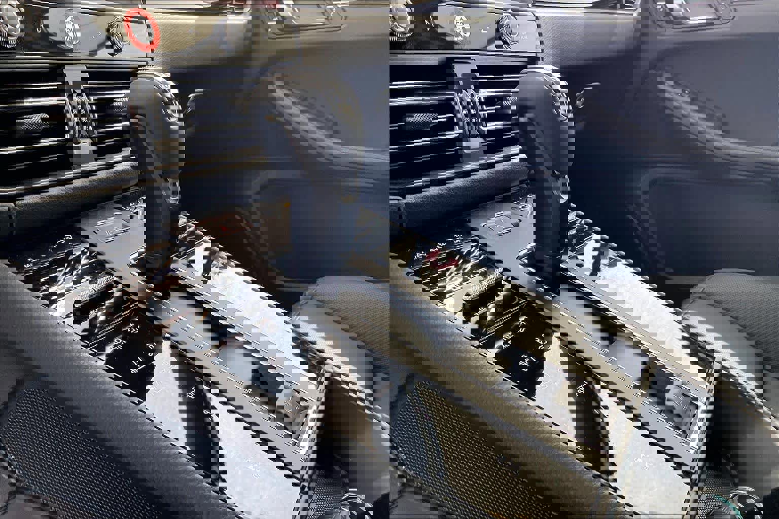 Used 2025 Porsche Macan S image 17