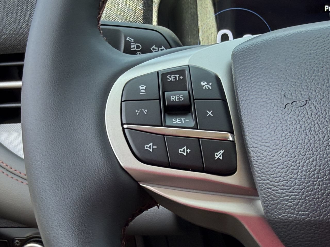 New 2026 Ford Explorer Active RWD image 12