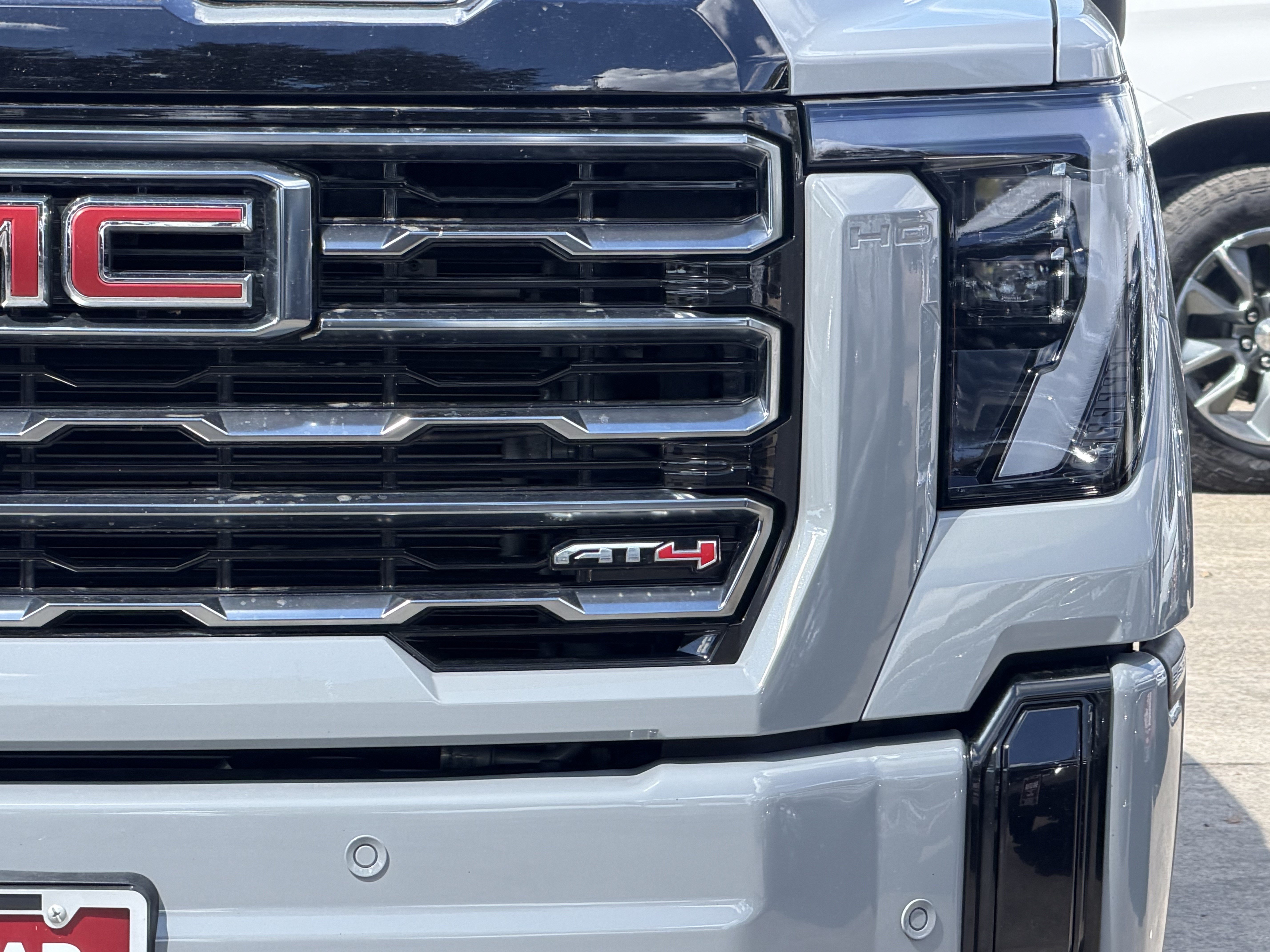 Used 2025 GMC Sierra 2500 AT4 w/ AT4 Premium Plus Package AWD/4WD image 5