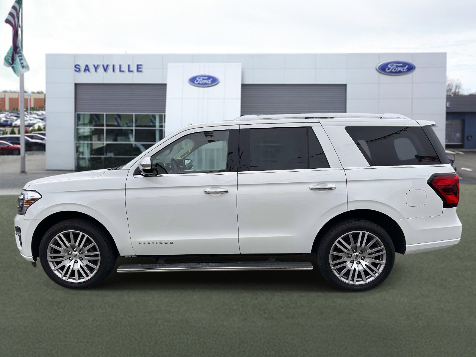 Used 2023 Ford Expedition Platinum image 2