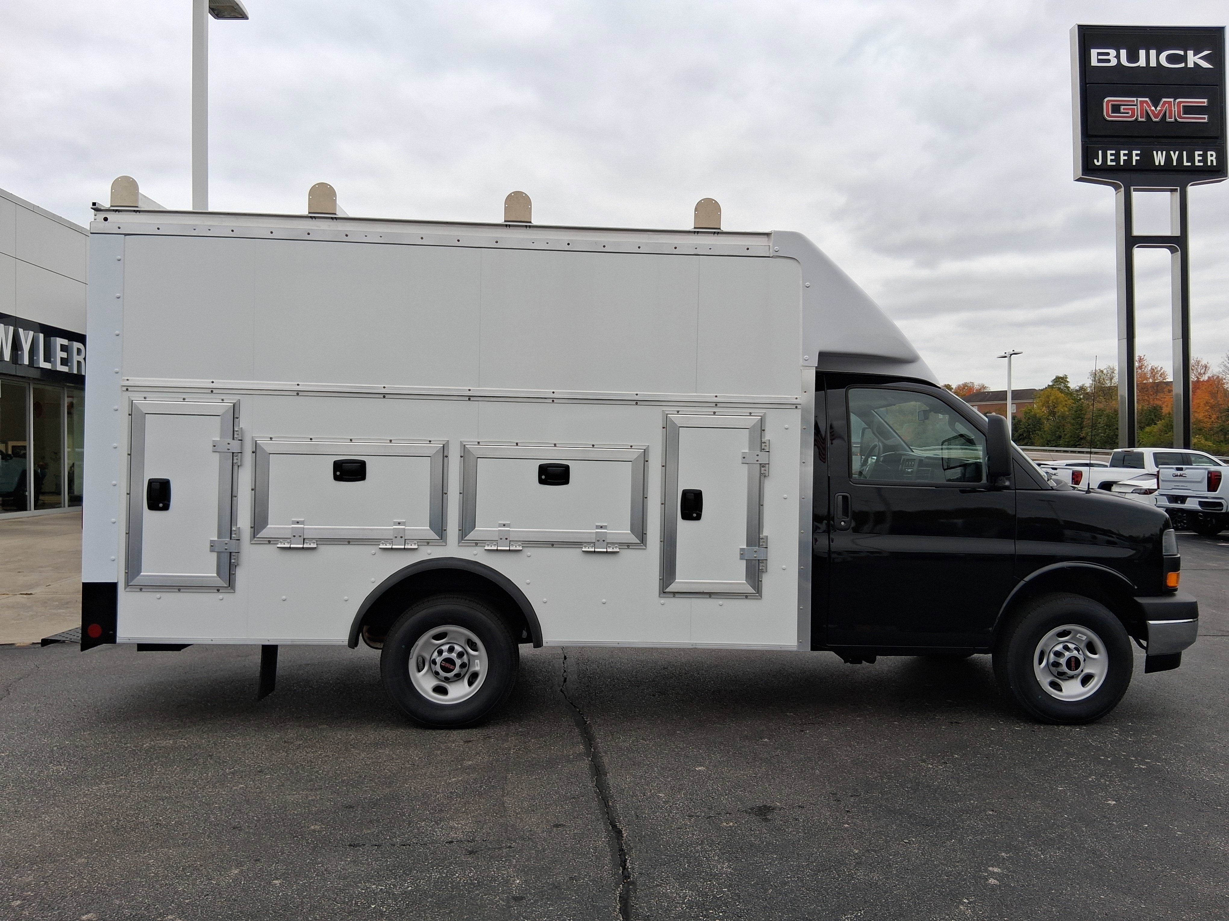 New 2025 GMC Savana 3500 w/ Power Convenience Package image 5
