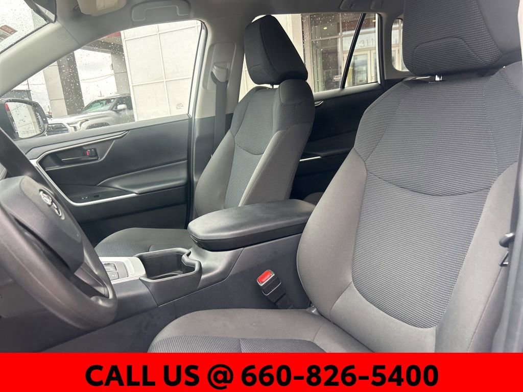 Used 2025 Toyota RAV4 LE AWD/4WD image 17