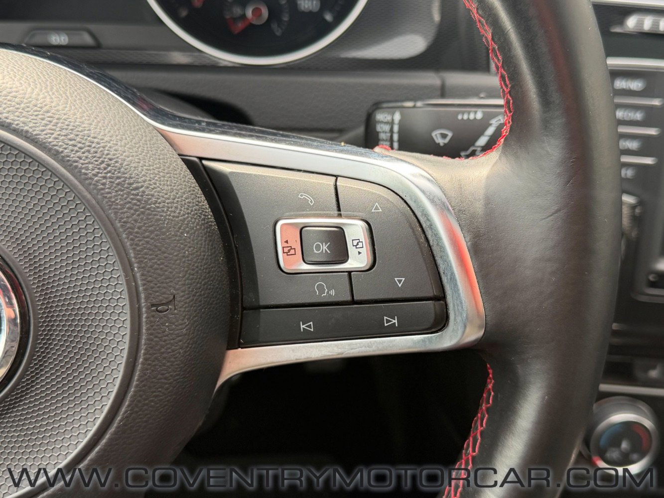 Used 2017 Volkswagen GTI SE FWD image 35