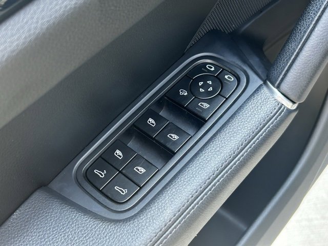 Certified 2022 Porsche Cayenne Platinum Edition image 29