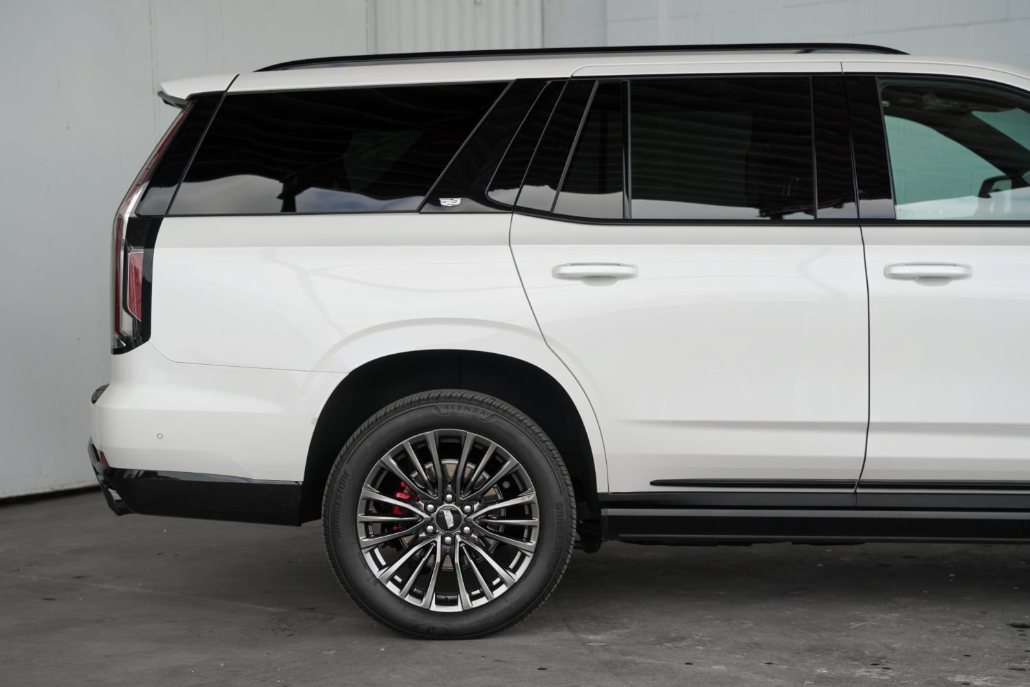 Used 2023 Cadillac Escalade V AWD/4WD image 21
