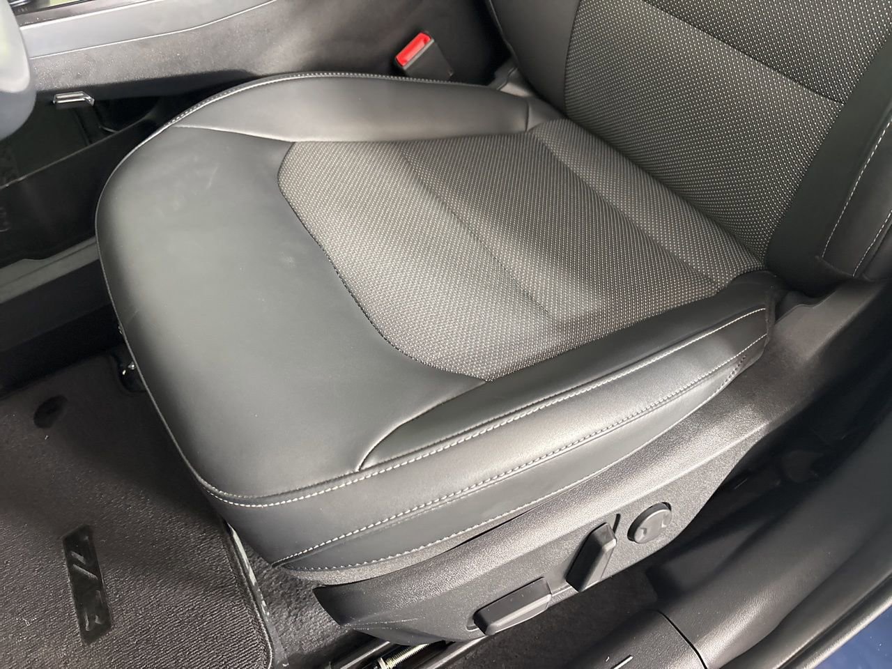 Used 2025 Kia EV6 Light w/ Light LR Technology Package image 9
