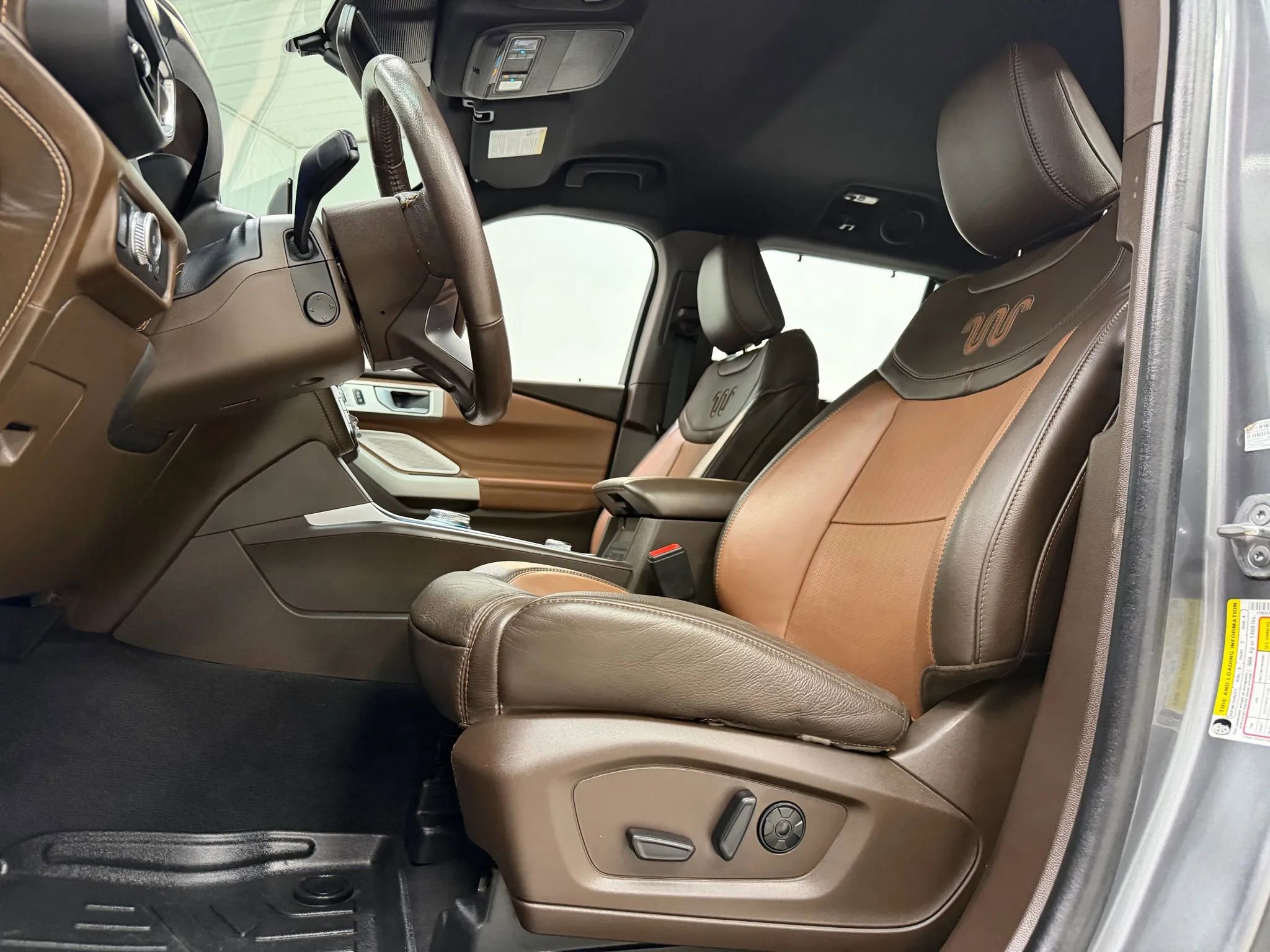 Used 2022 Ford Explorer King Ranch w/ Premium Technology Package image 14