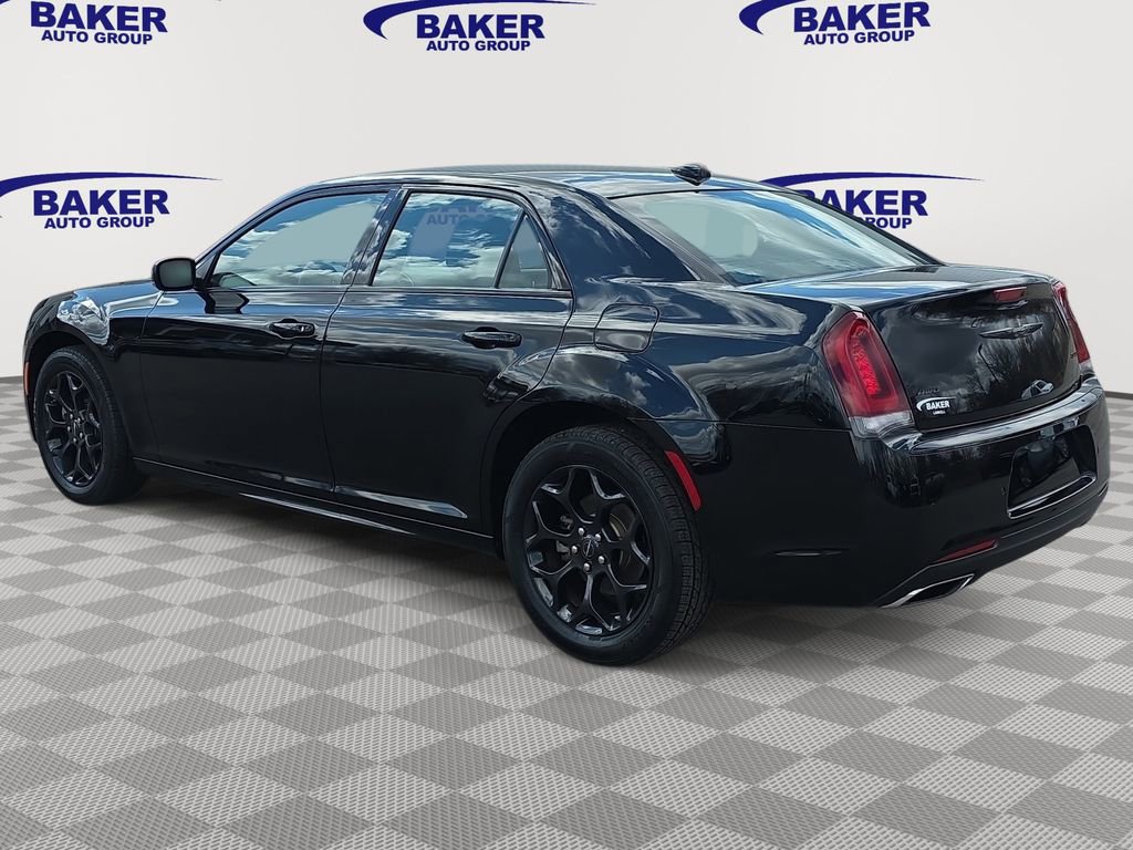 Used 2023 Chrysler 300 Touring L w/ Comfort Group image 2