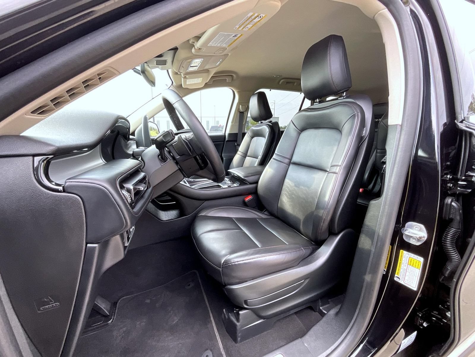 Certified 2023 Lincoln Aviator AWD image 11