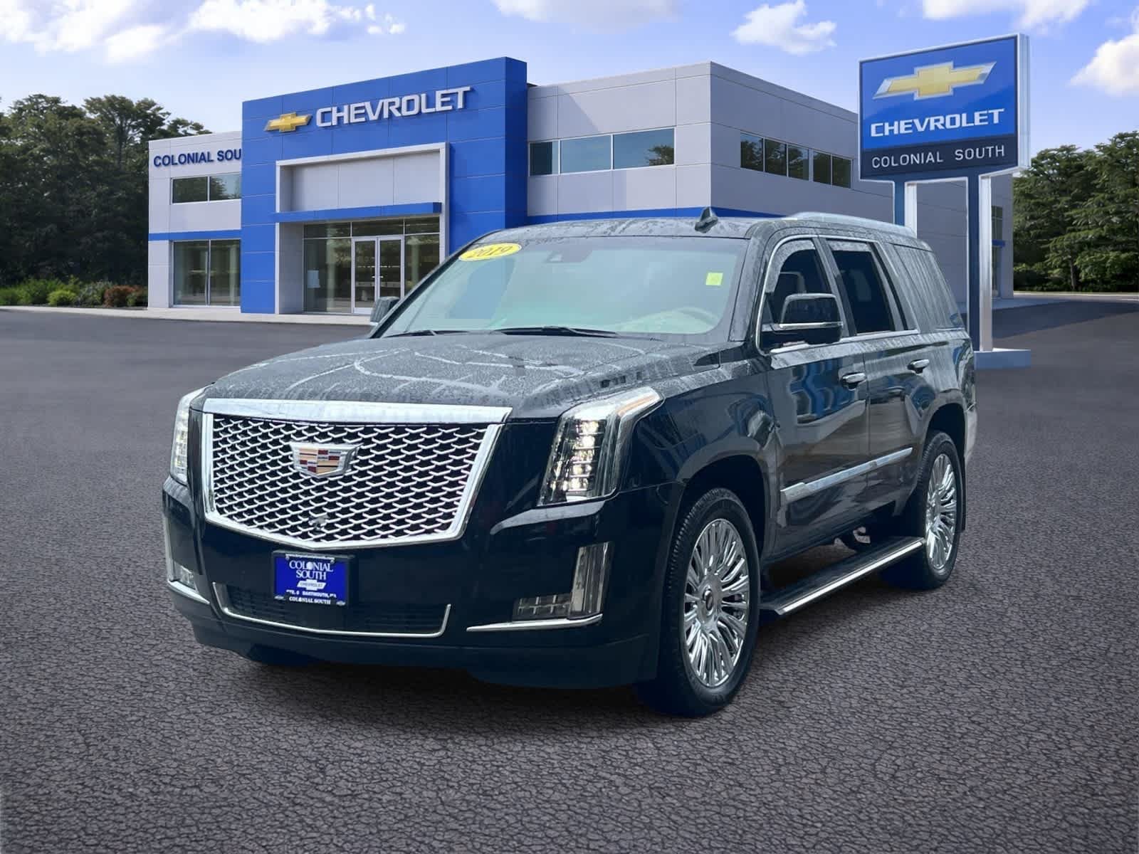 Used 2019 Cadillac Escalade Platinum AWD/4WD image 2