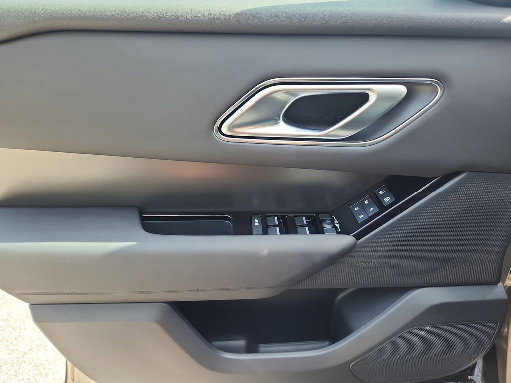 Used 2026 Land Rover Range Rover Velar S AWD/4WD image 24