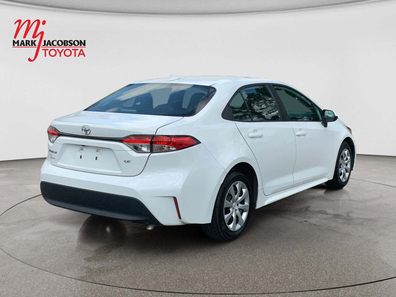 Used 2023 Toyota Corolla LE FWD image 5