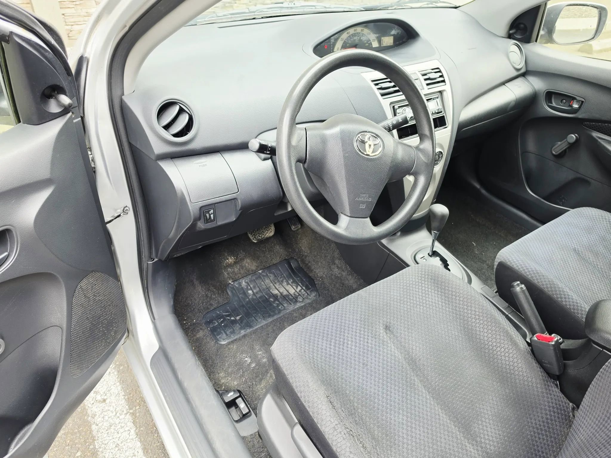 Used 2007 Toyota Yaris Sedan FWD image 9
