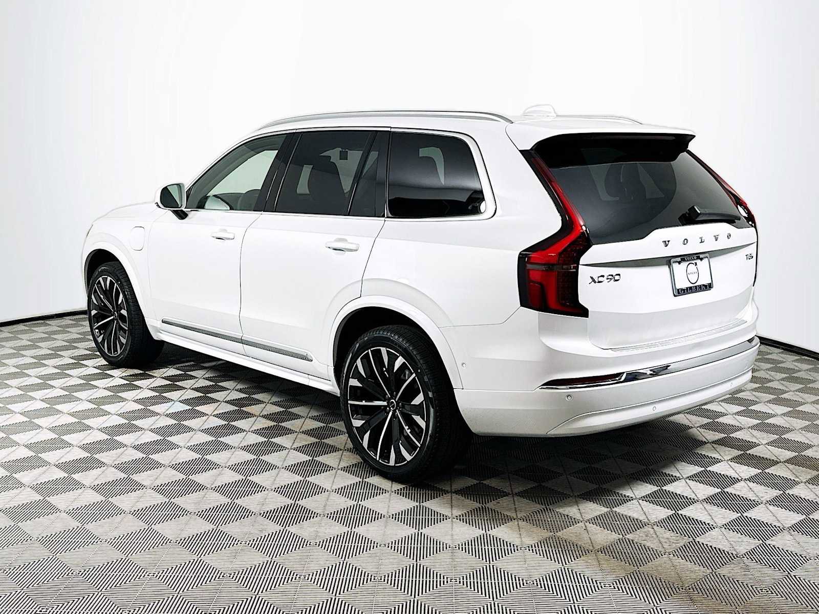 Used 2025 Volvo XC90 T8 Ultra w/ Protection Package Premier image 5