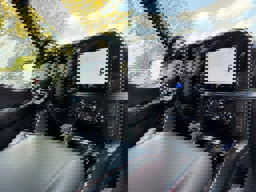 Used 2025 Ford F150 Raptor image 19