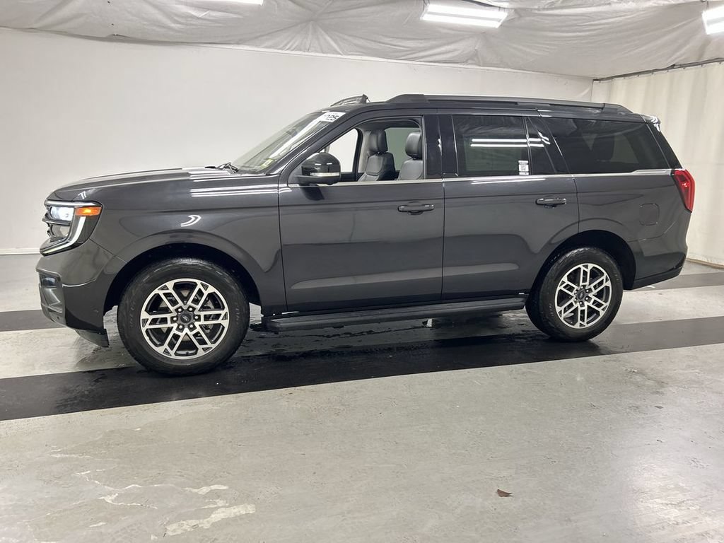 Used 2025 Ford Expedition Active AWD/4WD image 6