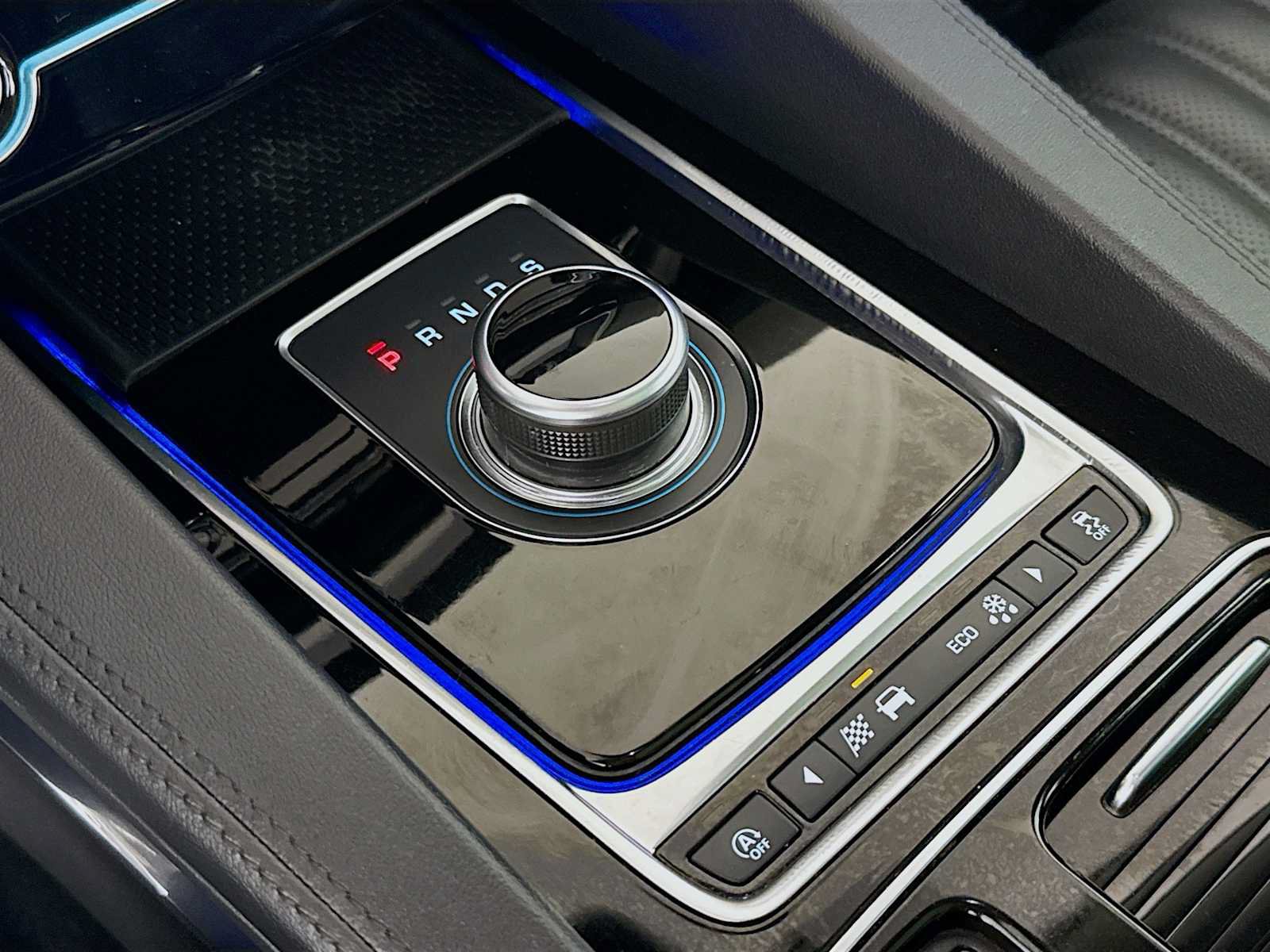 Used 2019 Jaguar F-PACE Portfolio AWD/4WD image 17