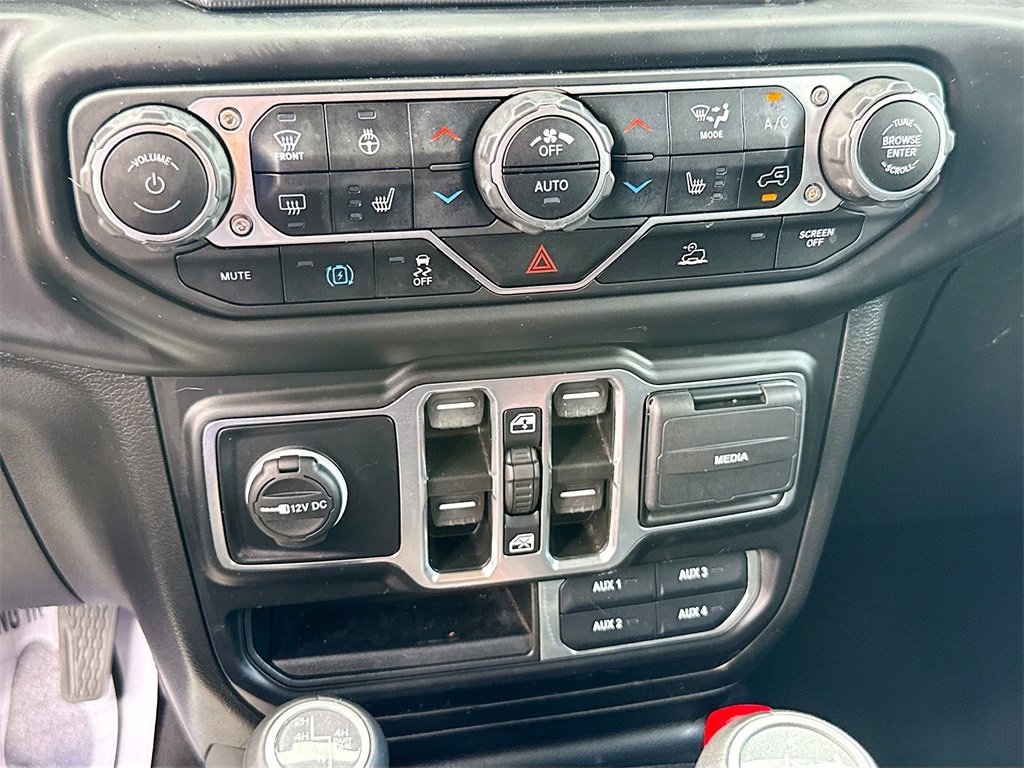 Used 2022 Jeep Wrangler Unlimited Sahara w/ Cold Weather Group image 17