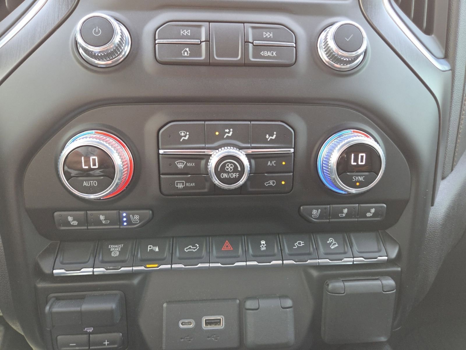 Used 2022 GMC Sierra 2500 AT4 w/ AT4 Preferred Package image 34
