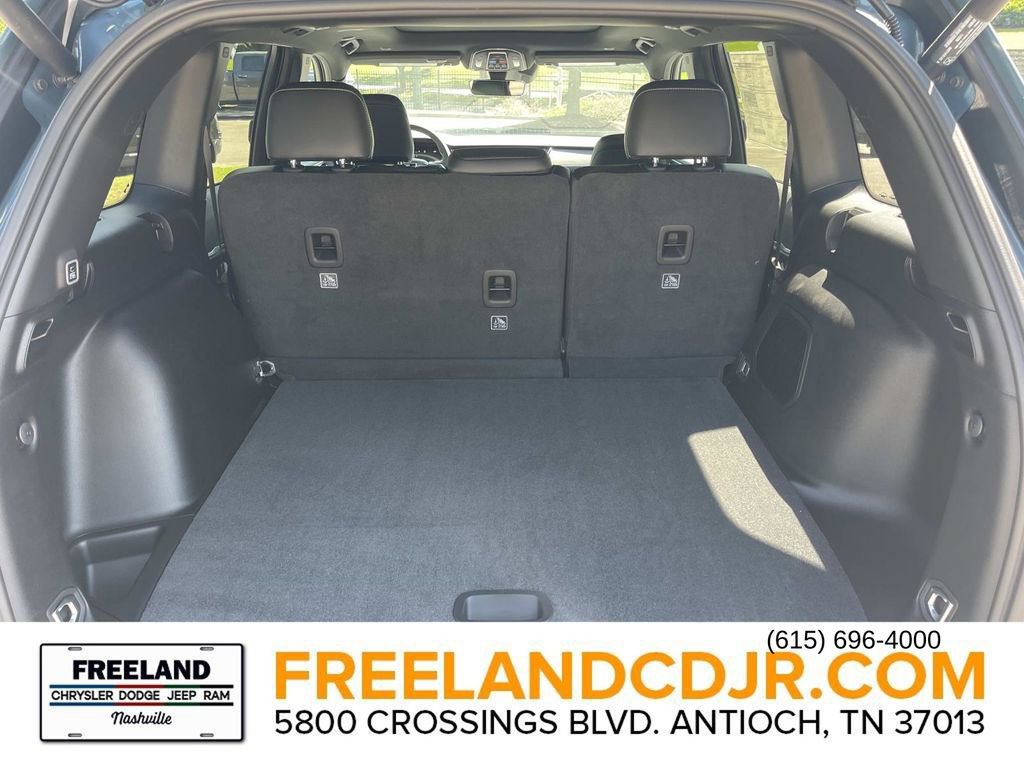 New 2026 Jeep Grand Cherokee Limited w/ Limited Altitude Package AWD/4WD image 12