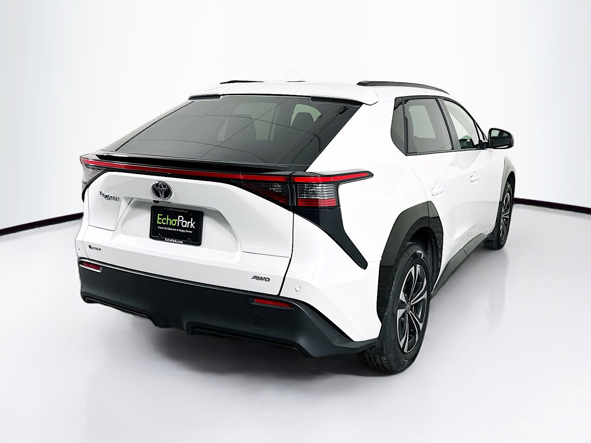 Used 2024 Toyota bZ4X XLE w/ Weather Package image 9