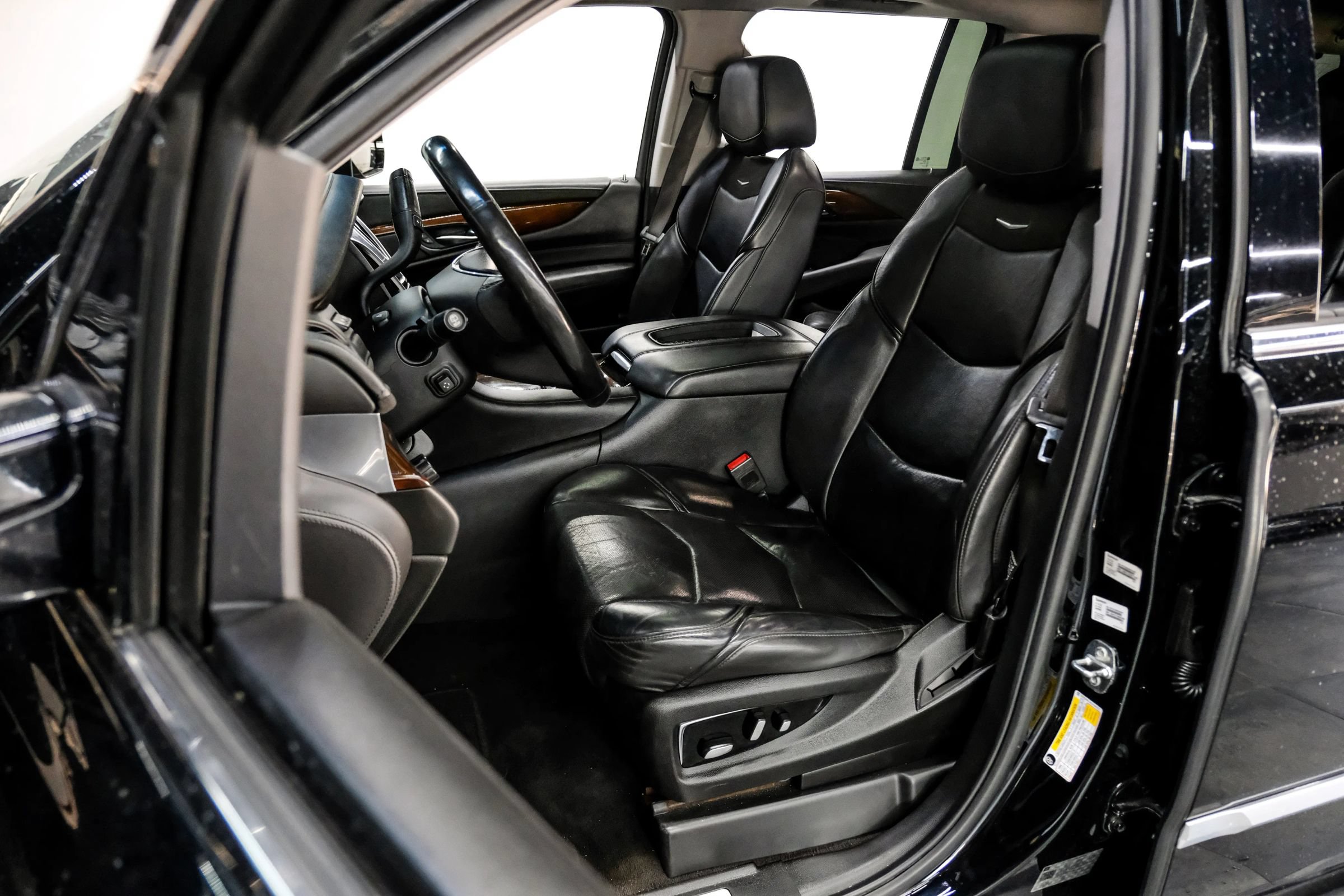 Used 2020 Cadillac Escalade ESV Luxury RWD image 36