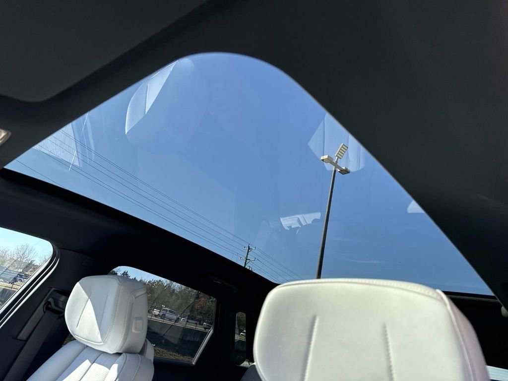 New 2025 Cadillac Lyriq Luxury AWD/4WD image 16